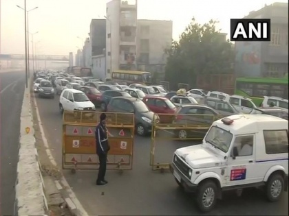 Farmers' protest: Delhi Traffic Police asks commuters to avoid Outer Ring Road, NH 44 | Farmers' protest: Delhi Traffic Police asks commuters to avoid Outer Ring Road, NH 44