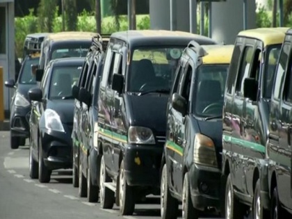 COVID-19 lockdown: 'Shortage' of taxis at Delhi Airport | COVID-19 lockdown: 'Shortage' of taxis at Delhi Airport