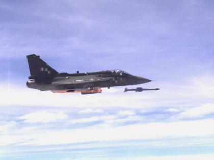 LCA Tejas successfully test-fires indigenous ASTRA air-to-air missile | LCA Tejas successfully test-fires indigenous ASTRA air-to-air missile LCA Tejas successfully test-fires indigenous ASTRA air-to-air missile | LCA Tejas successfully test-fires indigenous ASTRA air-to-air missile