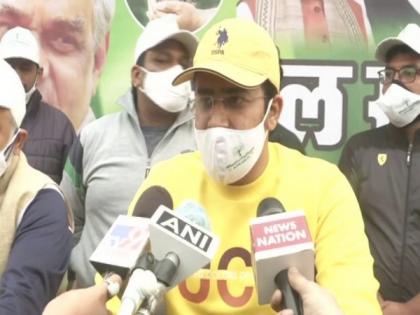 Kejriwal govt has done nothing other than putting ads to tackle air pollution: Tejasvi Surya | Kejriwal govt has done nothing other than putting ads to tackle air pollution: Tejasvi Surya
