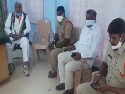 Telangana: Cong leader under preventive arrest while on his way to protest against farm laws in Warangal | Telangana: Cong leader under preventive arrest while on his way to protest against farm laws in Warangal