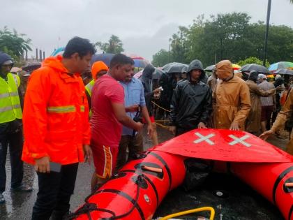 Army helicopters for rescue in flood-hit Telangana village | Army helicopters for rescue in flood-hit Telangana village