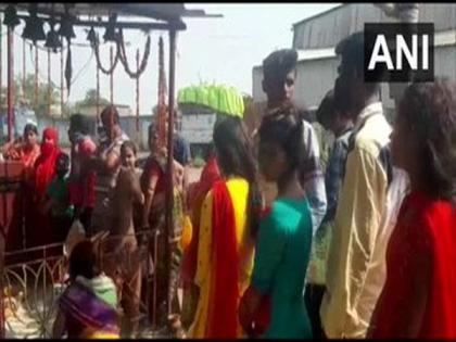 Social distancing norms violated in WB's Durgapur temple | Social distancing norms violated in WB's Durgapur temple