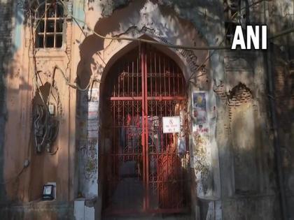 Temples in Delhi closed for devotees amid COVID spike | Temples in Delhi closed for devotees amid COVID spike Temples in Delhi closed for devotees amid COVID spike | Temples in Delhi closed for devotees amid COVID spike