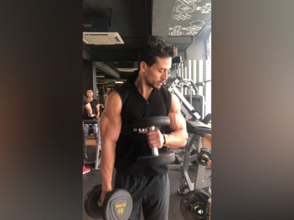 Tiger Shroff shares glimpse of workout session on his 'cheat day' | Tiger Shroff shares glimpse of workout session on his 'cheat day'