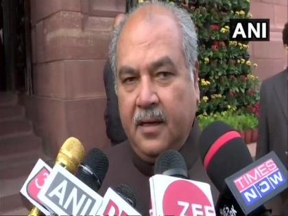 Scindia holds meet at Narendra Singh Tomar's residence ahead of MP floor test | Scindia holds meet at Narendra Singh Tomar's residence ahead of MP floor test Scindia holds meet at Narendra Singh Tomar's residence ahead of MP floor test | Scindia holds meet at Narendra Singh Tomar's residence ahead of MP floor test