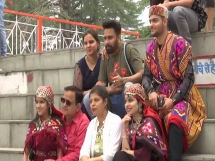 Tourists flock to hill stations in Himachal as temperature rises in plains | Tourists flock to hill stations in Himachal as temperature rises in plains Tourists flock to hill stations in Himachal as temperature rises in plains | Tourists flock to hill stations in Himachal as temperature rises in plains