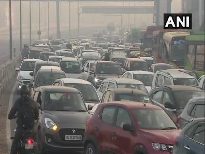 Farmers' stir: Entry, exit gates of 4 metro stations closed due to Ghazipur sit-in | Farmers' stir: Entry, exit gates of 4 metro stations closed due to Ghazipur sit-in