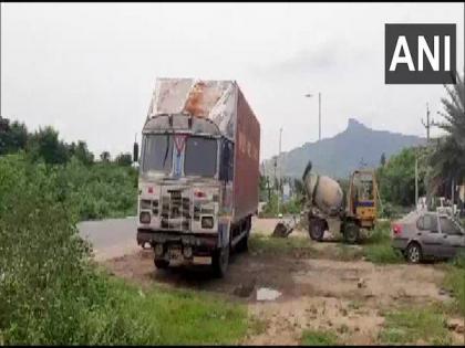 Smartphones worth around Rs 2 Cr looted from a vehicle in Andhra's Chittoor | Smartphones worth around Rs 2 Cr looted from a vehicle in Andhra's Chittoor Smartphones worth around Rs 2 Cr looted from a vehicle in Andhra's Chittoor | Smartphones worth around Rs 2 Cr looted from a vehicle in Andhra's Chittoor