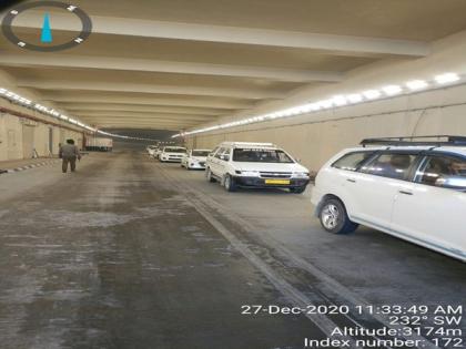 15 held for traffic obstruction, Covid norm violations inside Atal Rohtang tunnel | 15 held for traffic obstruction, Covid norm violations inside Atal Rohtang tunnel