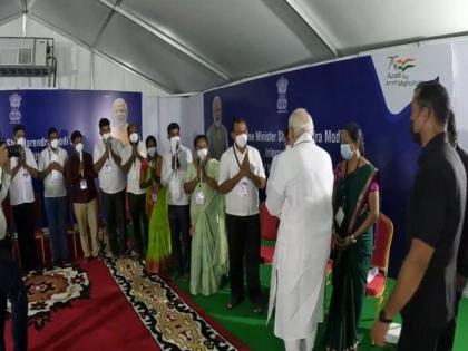 Will you stitch my kurta? PM Modi asks while interacting with govt scheme beneficiaries in Mysuru | Will you stitch my kurta? PM Modi asks while interacting with govt scheme beneficiaries in Mysuru