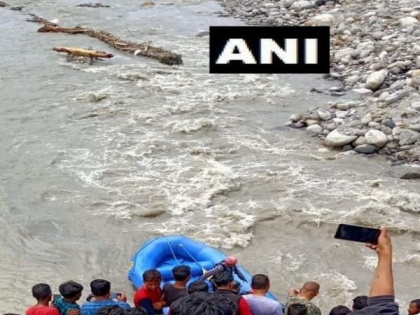 Two people stranded near Beas River rescued | Two people stranded near Beas River rescued