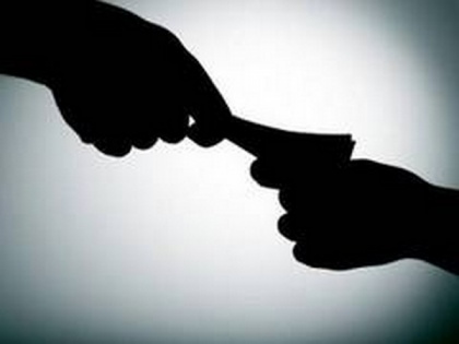 Assam: Two govt officials caught red-handed for taking bribes | Assam: Two govt officials caught red-handed for taking bribes