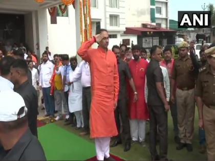 Maharashtra CM Uddhav Thackeray arrives in Ayodhya | Maharashtra CM Uddhav Thackeray arrives in Ayodhya Maharashtra CM Uddhav Thackeray arrives in Ayodhya | Maharashtra CM Uddhav Thackeray arrives in Ayodhya