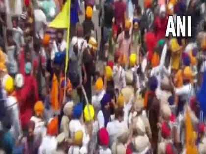Punjab: Clashes break out between two groups during Shiv Sena's rally in Patiala | Punjab: Clashes break out between two groups during Shiv Sena's rally in Patiala