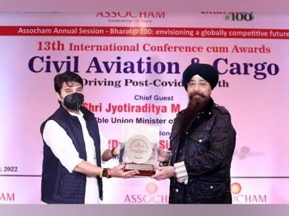 Frankfinn receives the award for 'Best Air Hostess Training Institute' for 10th year in a row at 13th ASSOCHAM International Conference cum Awards | Frankfinn receives the award for 'Best Air Hostess Training Institute' for 10th year in a row at 13th ASSOCHAM International Conference cum Awards