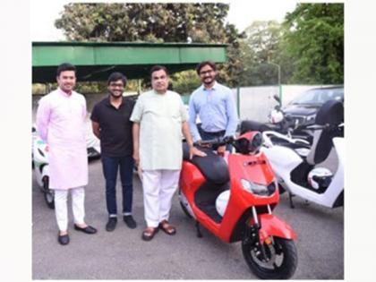 Bounce CEO and COO Meet Transport Minister Shri. Nitin Gadkari and MP Tejaswi Surya; Showcase Infinity E1 and Infinity Battery Swapping Station | Bounce CEO and COO Meet Transport Minister Shri. Nitin Gadkari and MP Tejaswi Surya; Showcase Infinity E1 and Infinity Battery Swapping Station
