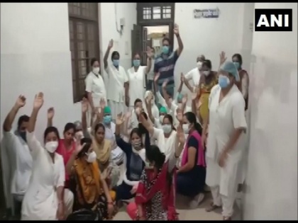 Nurses protest after doctor allegedly slaps hospital nurse in UP's Prayagraj | Nurses protest after doctor allegedly slaps hospital nurse in UP's Prayagraj