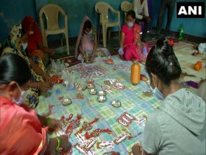 Varanasi SHG makes rakhis with traditional household items | Varanasi SHG makes rakhis with traditional household items