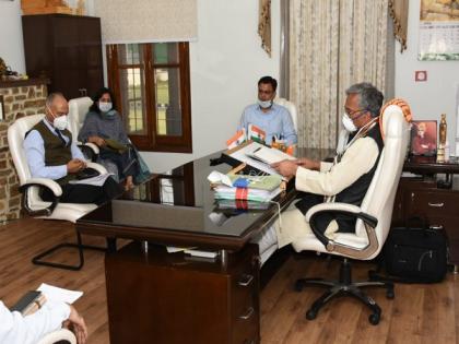 U'khand CM requests Railway Minister to run 12 special trains to bring back stranded people to State | U'khand CM requests Railway Minister to run 12 special trains to bring back stranded people to State