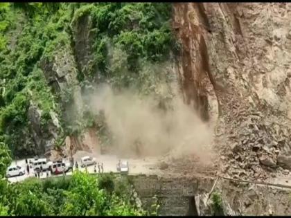 Uttarakhand: NH7 blocked in Chamoli due to landslide | Uttarakhand: NH7 blocked in Chamoli due to landslide