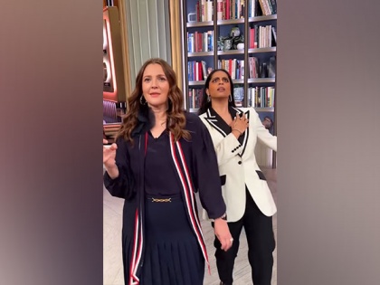 Drew Barrymore, Lilly Singh grooves to 'Chura Ke Dil Mera', Akshay Kumar comments | Drew Barrymore, Lilly Singh grooves to 'Chura Ke Dil Mera', Akshay Kumar comments