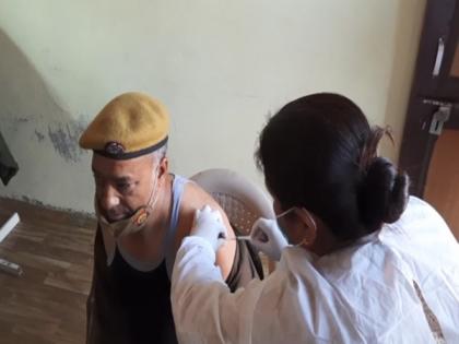 J-K Police personnel receive COVID-19 vaccine 'precaution dose' in Kathua | J-K Police personnel receive COVID-19 vaccine 'precaution dose' in Kathua