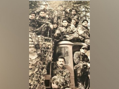 Sanjay Dutt digs out monochrom picture from 'LOC: Kargil' sets on Army Day | Sanjay Dutt digs out monochrom picture from 'LOC: Kargil' sets on Army Day