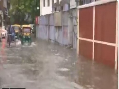 Heavy rains cause waterlogging in several parts of Lucknow | Heavy rains cause waterlogging in several parts of Lucknow