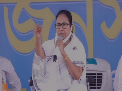 Mamata slams EC, accuses it of listening only to BJP | Mamata slams EC, accuses it of listening only to BJP