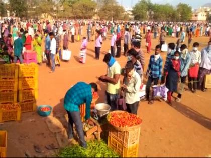 Coronavirus : Authorities ensure social distancing in Vijayawada vegetable markets | Coronavirus : Authorities ensure social distancing in Vijayawada vegetable markets