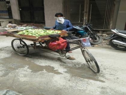 Several in unorganised sector start selling vegetables to survive lockdown | Several in unorganised sector start selling vegetables to survive lockdown