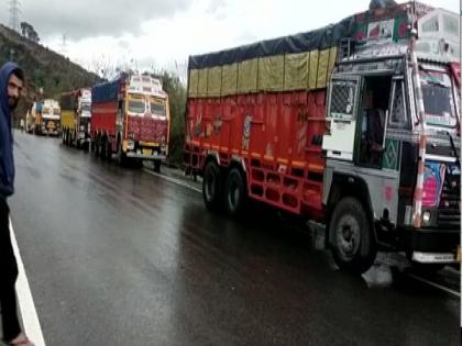 Jammu-Srinagar highway remains closed amid snowfall, landslides | Jammu-Srinagar highway remains closed amid snowfall, landslides