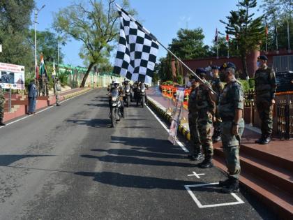 Corps 'Tornadoes' motorcycle expedition team flagged off from Udhampur | Corps 'Tornadoes' motorcycle expedition team flagged off from Udhampur