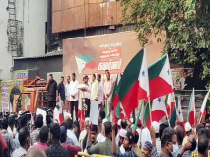Slogan directed towards RSS: PFI on child raising 'hate slogans' in rally | Slogan directed towards RSS: PFI on child raising 'hate slogans' in rally Slogan directed towards RSS: PFI on child raising 'hate slogans' in rally | Slogan directed towards RSS: PFI on child raising 'hate slogans' in rally
