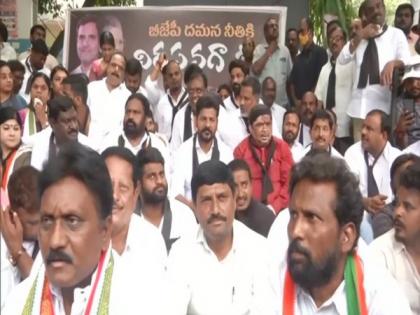 Telangana Congress leaders protest at Hyderabad ED office for second day | Telangana Congress leaders protest at Hyderabad ED office for second day
