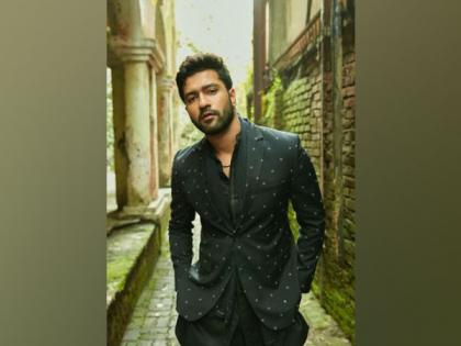 Vicky Kaushal pens heartfelt note for his parents on their wedding anniversary | Vicky Kaushal pens heartfelt note for his parents on their wedding anniversary Vicky Kaushal pens heartfelt note for his parents on their wedding anniversary | Vicky Kaushal pens heartfelt note for his parents on their wedding anniversary