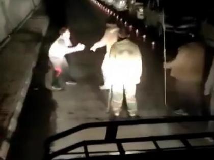 Himachal Police orders probe after video of cop beating man in Atal Tunnel goes viral | Himachal Police orders probe after video of cop beating man in Atal Tunnel goes viral Himachal Police orders probe after video of cop beating man in Atal Tunnel goes viral | Himachal Police orders probe after video of cop beating man in Atal Tunnel goes viral