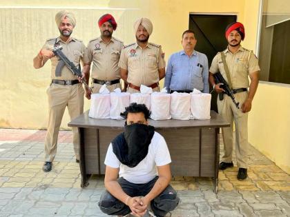 Punjab Police bust trans-border smuggling ring; 15 kg heroin seized | Punjab Police bust trans-border smuggling ring; 15 kg heroin seized Punjab Police bust trans-border smuggling ring; 15 kg heroin seized | Punjab Police bust trans-border smuggling ring; 15 kg heroin seized