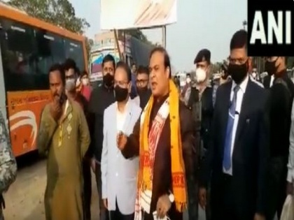 Assam CM rebukes Nagaon district collector for halting traffic on his arrival, says VIP culture not acceptable | Assam CM rebukes Nagaon district collector for halting traffic on his arrival, says VIP culture not acceptable