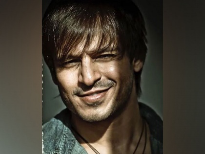 Vivek Oberoi makes his mom 'feel special' by marking her birthday with special gifts | Vivek Oberoi makes his mom 'feel special' by marking her birthday with special gifts