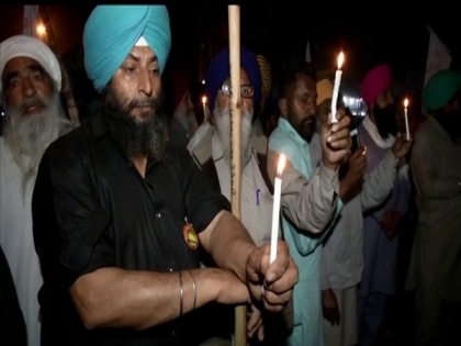 Pulwama attack anniversary: People hold candle march at Singhu border | Pulwama attack anniversary: People hold candle march at Singhu border