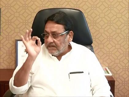 NCP's Nawab Malik refutes Fadnavis' corruption claims, alleges illegal phone tapping | NCP's Nawab Malik refutes Fadnavis' corruption claims, alleges illegal phone tapping