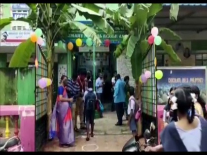 Puducherry: Students greeted with balloons, sweets on returning to school after COVID-19 lockdown | Puducherry: Students greeted with balloons, sweets on returning to school after COVID-19 lockdown
