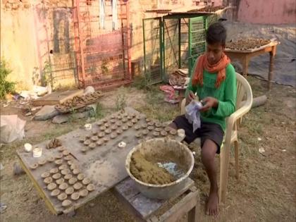 As Diwali approaches, Gaushala in Mohali makes lamps out of cow dung | As Diwali approaches, Gaushala in Mohali makes lamps out of cow dung