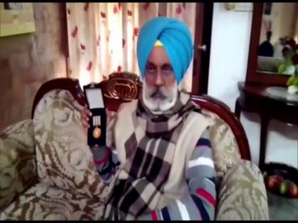 Retired Home Guard officer in Punjab returns President's medal in solidarity with protesting farmers | Retired Home Guard officer in Punjab returns President's medal in solidarity with protesting farmers Retired Home Guard officer in Punjab returns President's medal in solidarity with protesting farmers | Retired Home Guard officer in Punjab returns President's medal in solidarity with protesting farmers