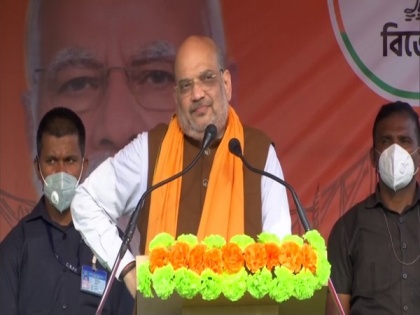 Amit Shah promises welfare fund for refugees, for girls free education, travel | Amit Shah promises welfare fund for refugees, for girls free education, travel