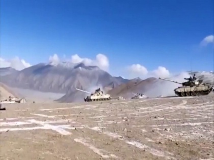 Tanks, combat vehicles start moving back from Pangong lake area in first phase disengagement | Tanks, combat vehicles start moving back from Pangong lake area in first phase disengagement