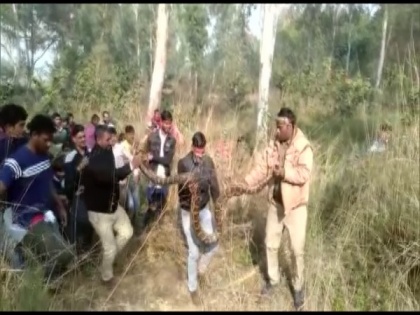 Forest dept rescues Python in UP's Aligarh | Forest dept rescues Python in UP's Aligarh