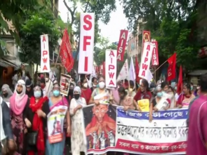 Left and Congress parties hold protest in Kolkata over Hathras incident | Left and Congress parties hold protest in Kolkata over Hathras incident
